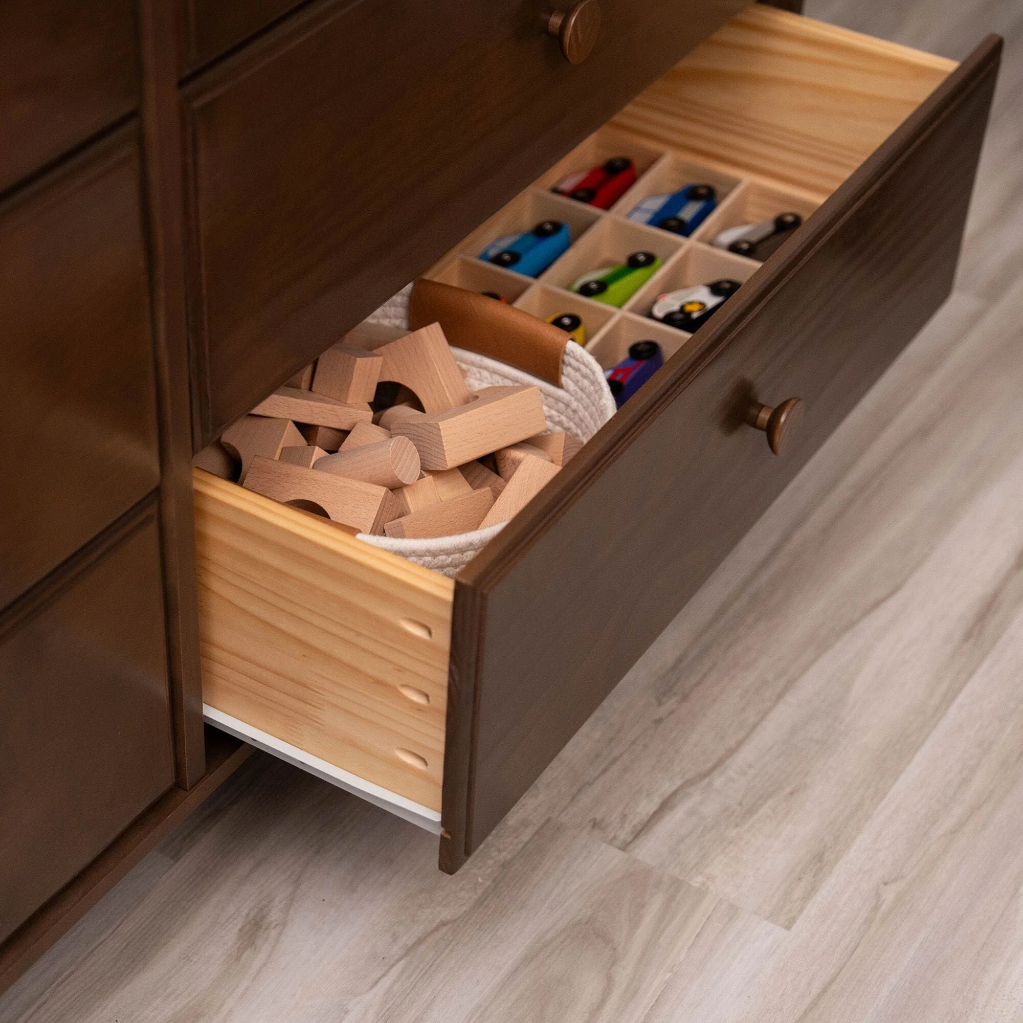Classic 6-Drawer Dresser - Image 27