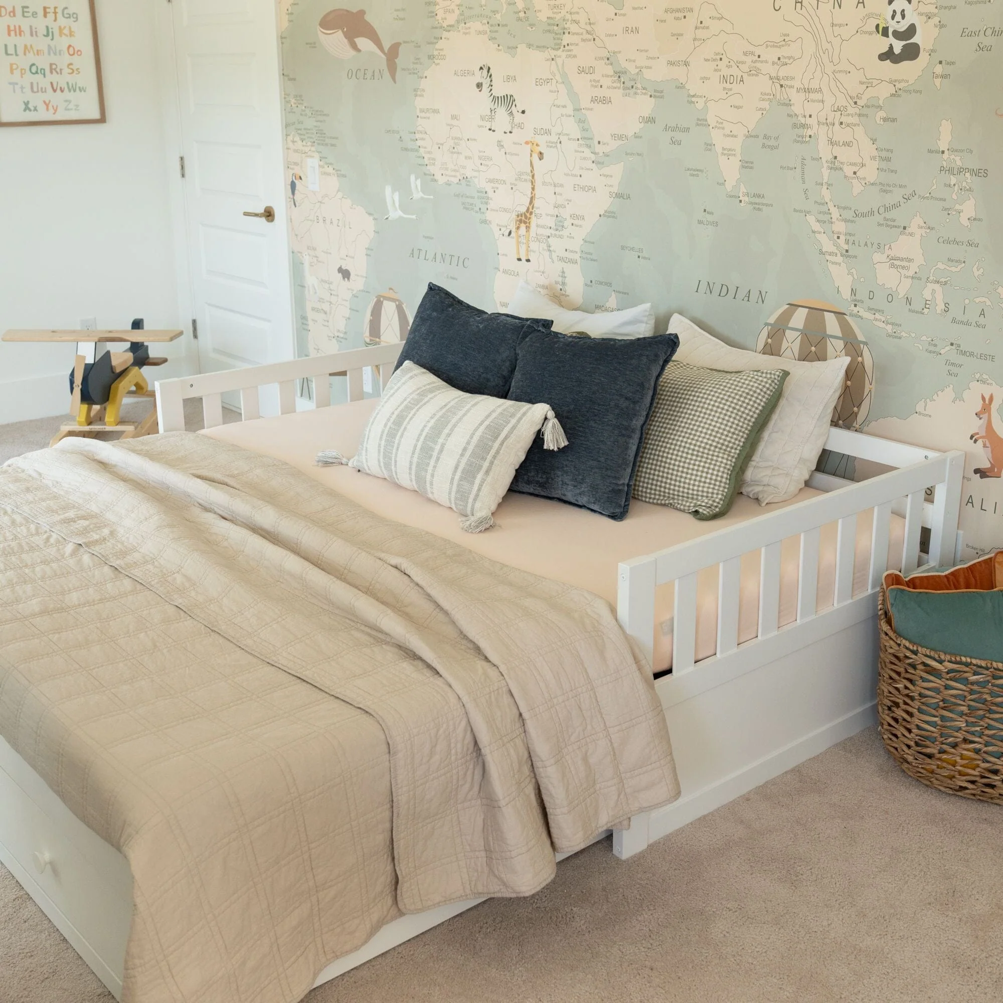 Elizabeth Twin to King Daybed With Storage Drawers - Image 11