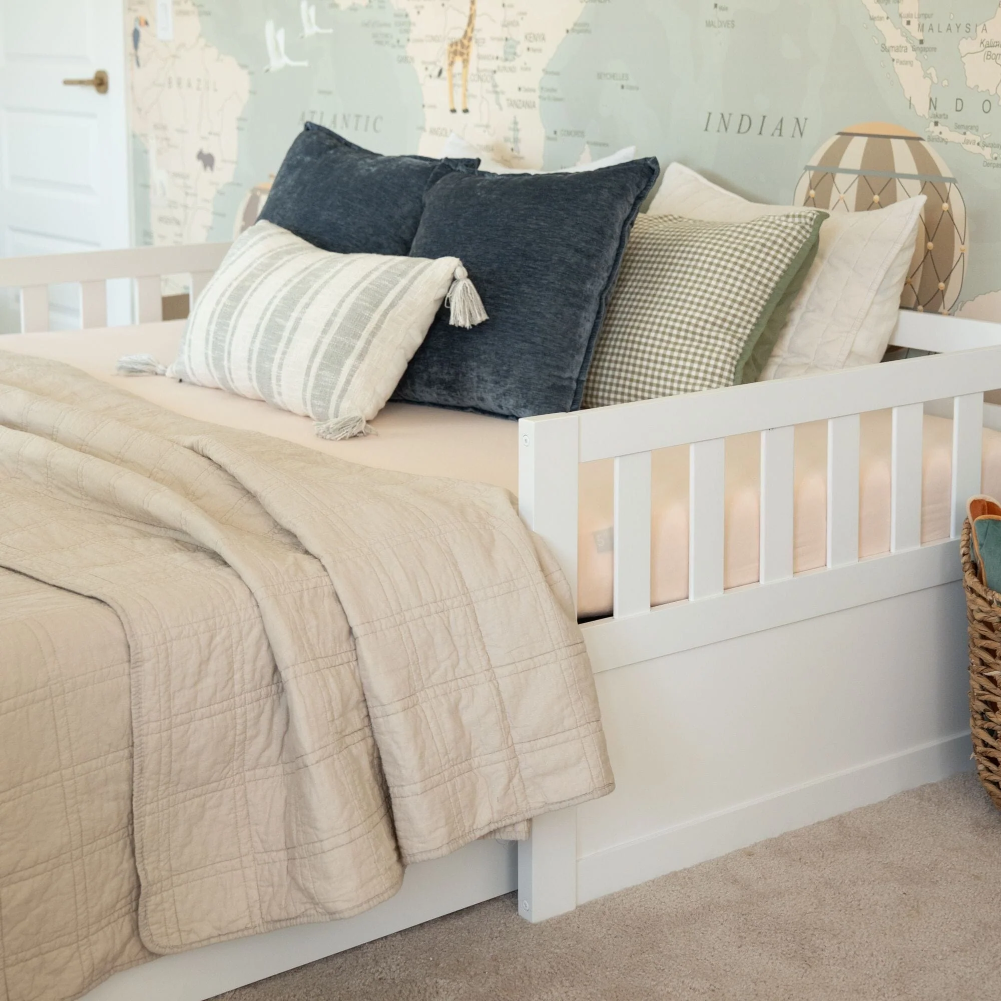 Elizabeth Twin to King Daybed With Storage Drawers - Image 13